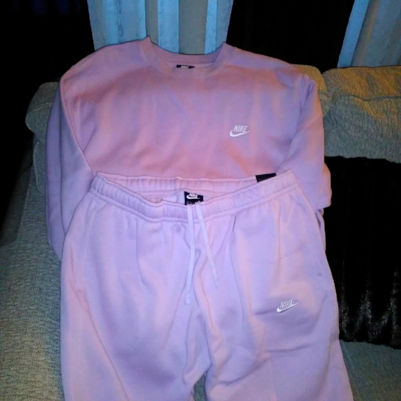 Nike Pants - Nike Lilac/Pink Joggers and Sweater Sweat Suit